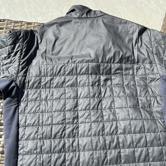 Icebreaker Men’s L Helix Merino Wool Filled Jacket - Gray - Picture 3 of 3